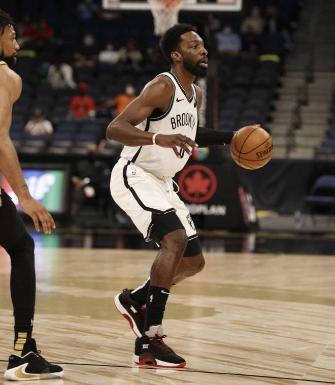 九游体育德甲今夜走向成谜；纽约尼克斯手感冰凉；质疑声仍在；更衣室氛围转暖的简单介绍